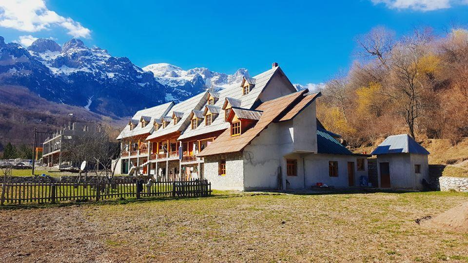 Bujtina Harusha Hotel Theth Bagian luar foto